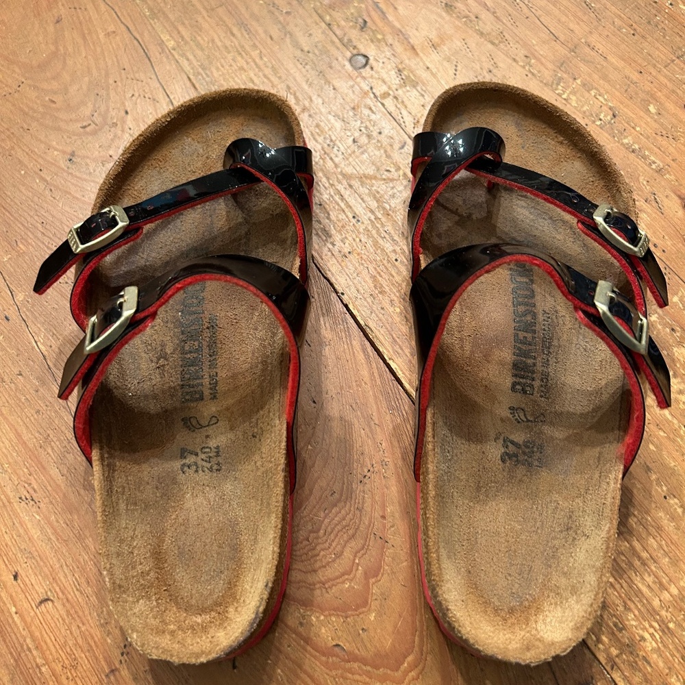Mayari Birkenstocks Size 37 VGC Black Patent with Red Lining